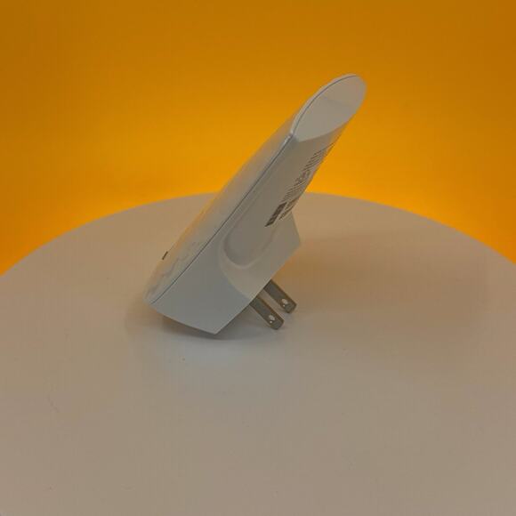 TP-Link RE220 WiFi Range Extender - Excellent Condition - Picture 11 of 16